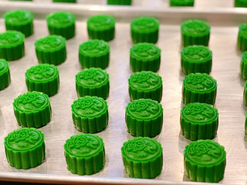 8pcs fresh made pandan coconut Mooncake best gift (over 35 dollar free shipping) image 6