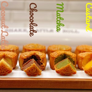 8pcs fresh made Mooncake 4-Flavor Mixed best gift (over 35 dollar free shipping)