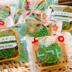 8pcs fresh made pandan coconut Mooncake best gift (over 35 dollar free shipping) image 2