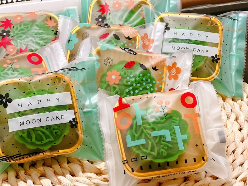 8pcs fresh made pandan coconut Mooncake best gift (over 35 dollar free shipping) image 2