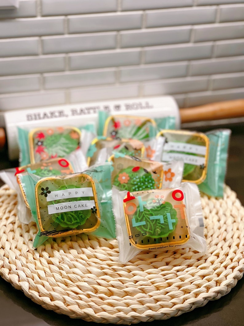 8pcs fresh made pandan coconut Mooncake best gift (over 35 dollar free shipping) image 1
