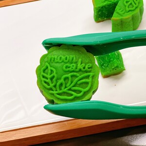 8pcs fresh made pandan coconut Mooncake best gift (over 35 dollar free shipping) image 3