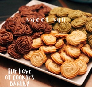 Danish Rose Butter cookies/biscuits 10oz Hong Kong Bakery fresh made with glass bottle best gift (over 35 dollar free shipping)
