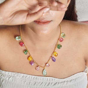 Collana lunga con pietre preziose per lei Collana con ciondoli colorati personalizzati Regali perfetti per lei