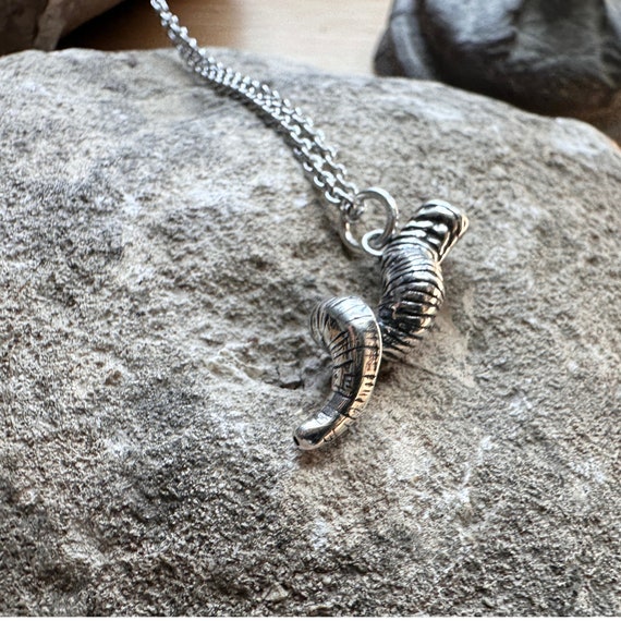 Jewish horn necklace best sale