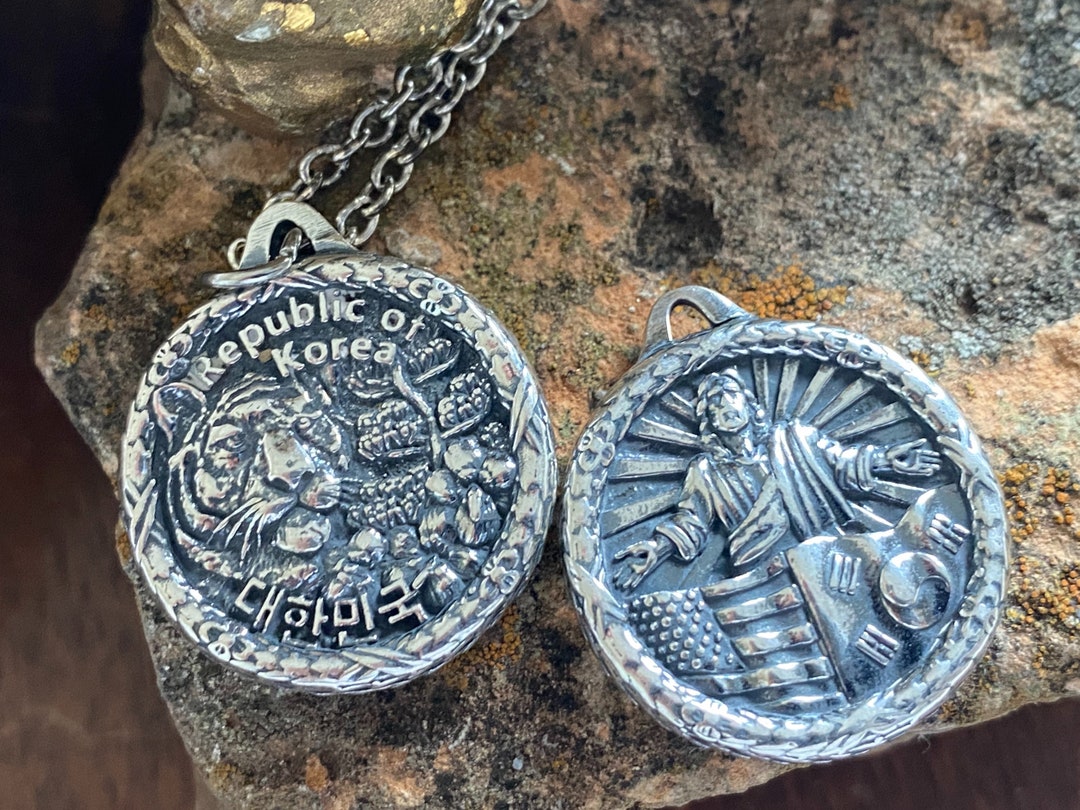 ★VINTAGE HOLLYWOOD★送料込★韓国★人気 Square Coin Necklace New✨ vintage coin necklace this piece is substantial heavy