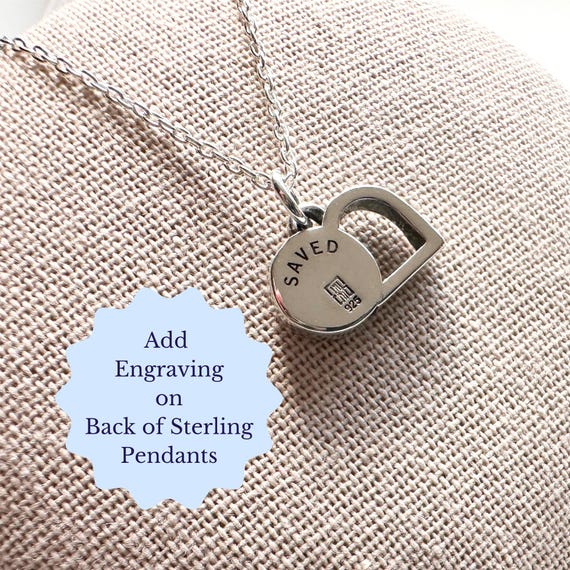 選択したスターリングシルバーペンダントにパーソナライズ彫刻を追加