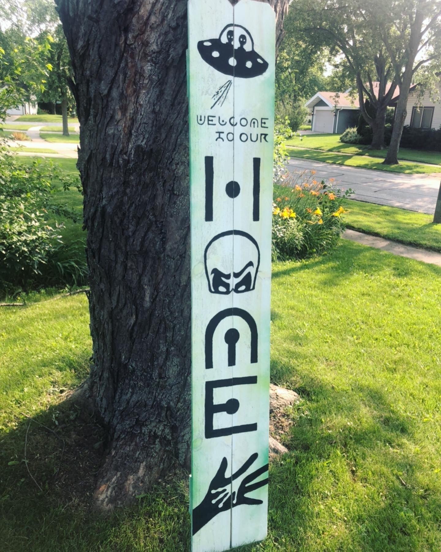6 Foot Alien HOME Front Porch Sign; Hand Painted Vertical Welcome Sign ...