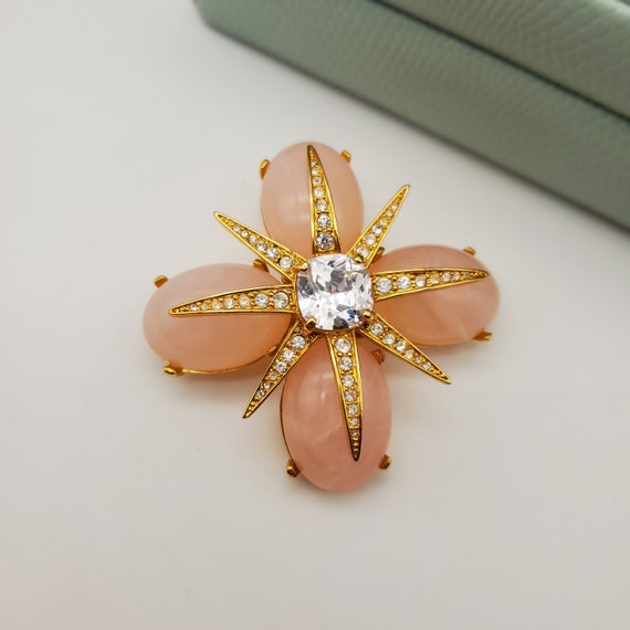 Ann taylor brooch deals