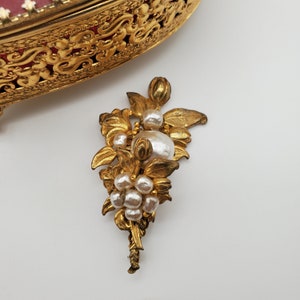 Vinge Signed Miriam Haskell Pearl Brooch