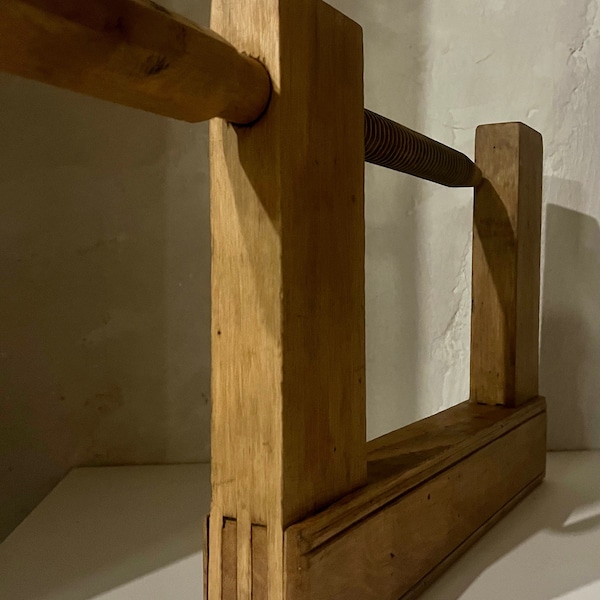 Etau ancien bois serre joint menuisier outils atelier établi français