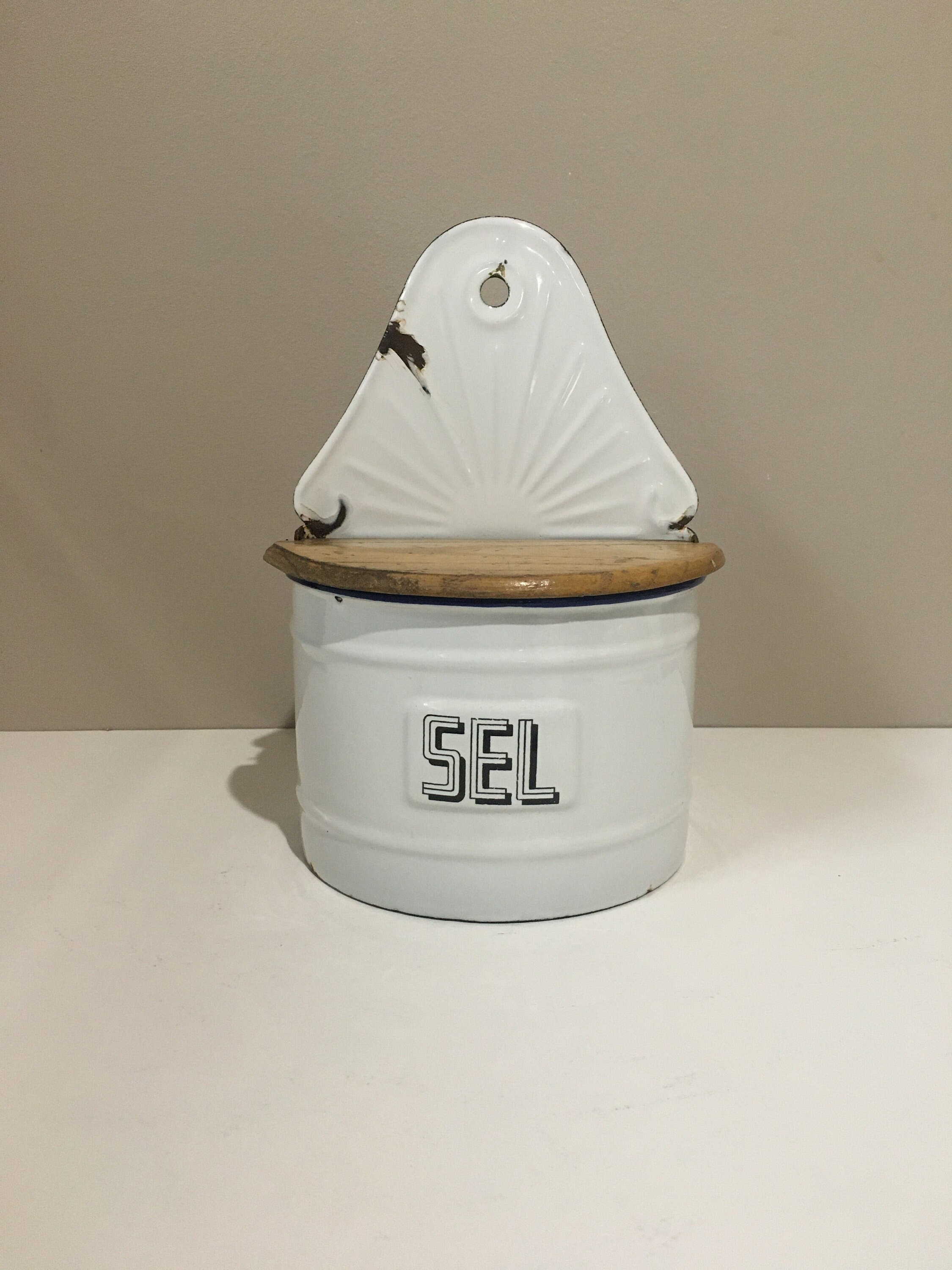Ancienne Boîte Sel 1940