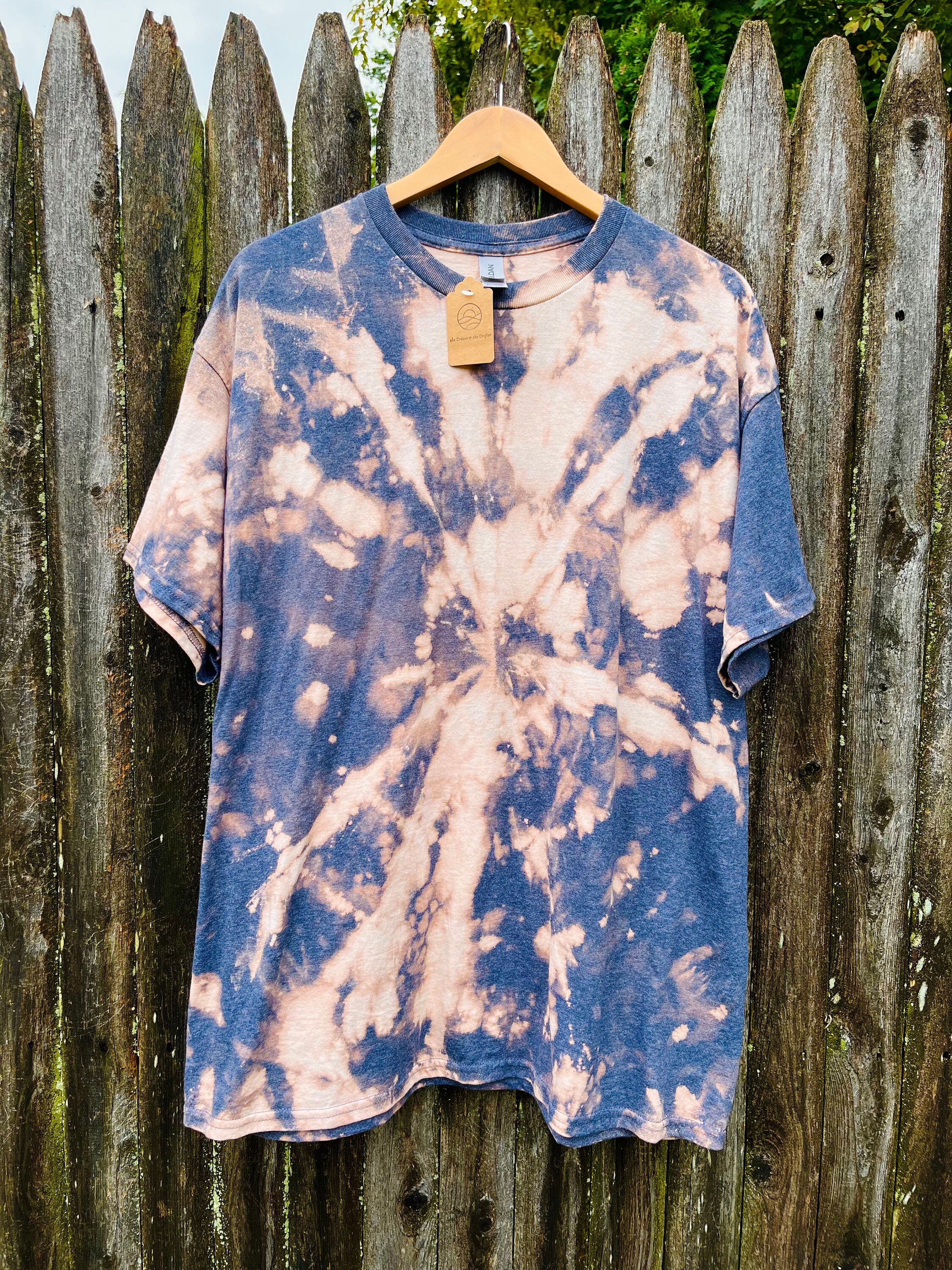 Tie dye blue shirt with bleach hotsell