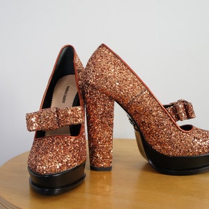 Y2K-does-70s Markus Lupfer copper rose gold glitter platform court shoes, Size UK 4 almond toe, block heel, bow detail image 4