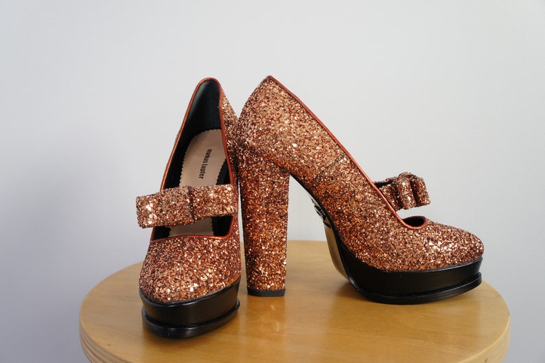 Y2K-does-70s Markus Lupfer copper rose gold glitter platform court shoes, Size UK 4 almond toe, block heel, bow detail image 4