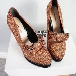 Y2K-does-70s Markus Lupfer copper rose gold glitter platform court shoes, Size UK 4 almond toe, block heel, bow detail image 9