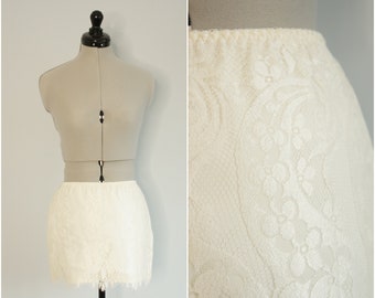 Mini-jupe en dentelle crème Baylis & Knight Année 2000, taille S - superposition de dentelle transparente, fermeture à glissière, sans ceinture