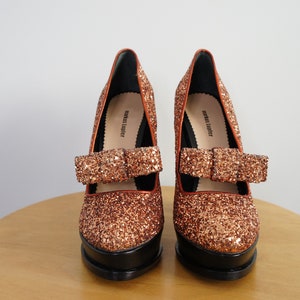 Y2K-does-70s Markus Lupfer copper rose gold glitter platform court shoes, Size UK 4 almond toe, block heel, bow detail image 3