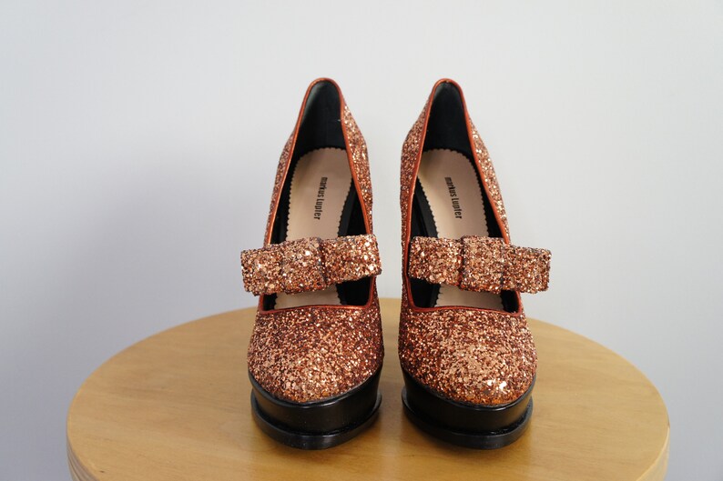 Y2K-does-70s Markus Lupfer copper rose gold glitter platform court shoes, Size UK 4 almond toe, block heel, bow detail image 3