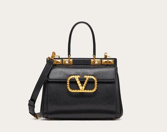 lipstick in my valentino white bolsa origin