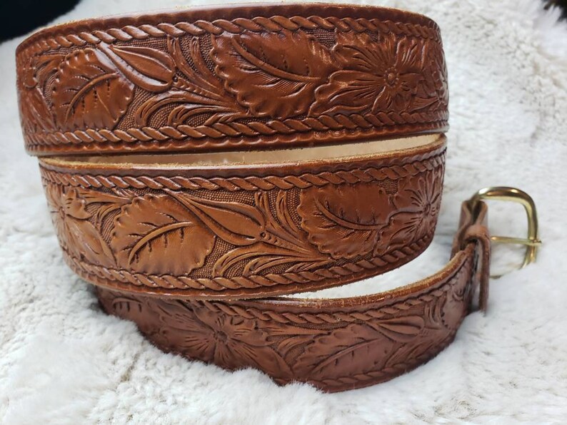 VINTAGE Size 34 Brown Carved Leather Skinny Belt main image 0