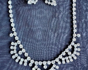 Set aus 1950er Jahren funkelnden Kristall Diamanten, Demi Parure, Halskette und Ohrringe