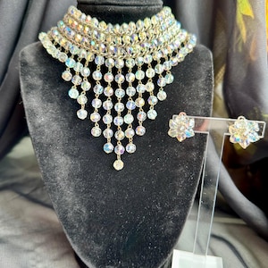 Glamouröses Vintage 1950's Halsband, Quasten Kaskaden Kette & Ohrclips Set, aus silberfarbenem Metall, mit klaren Kristall AB Glasperlen