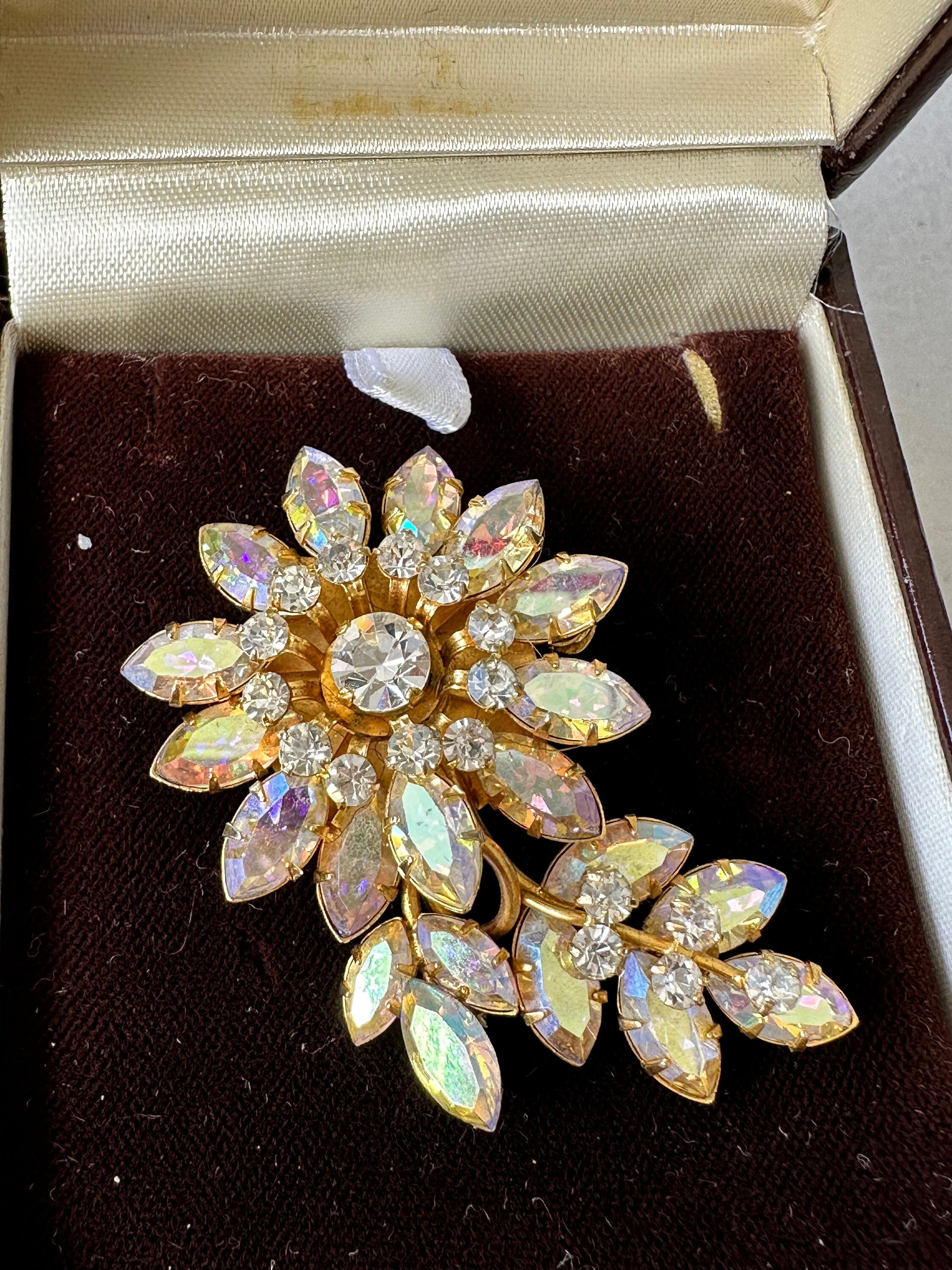 Donald shop simpson brooch