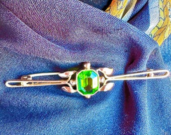 Antique 9ct Gold Brooch with Green Paste Stone