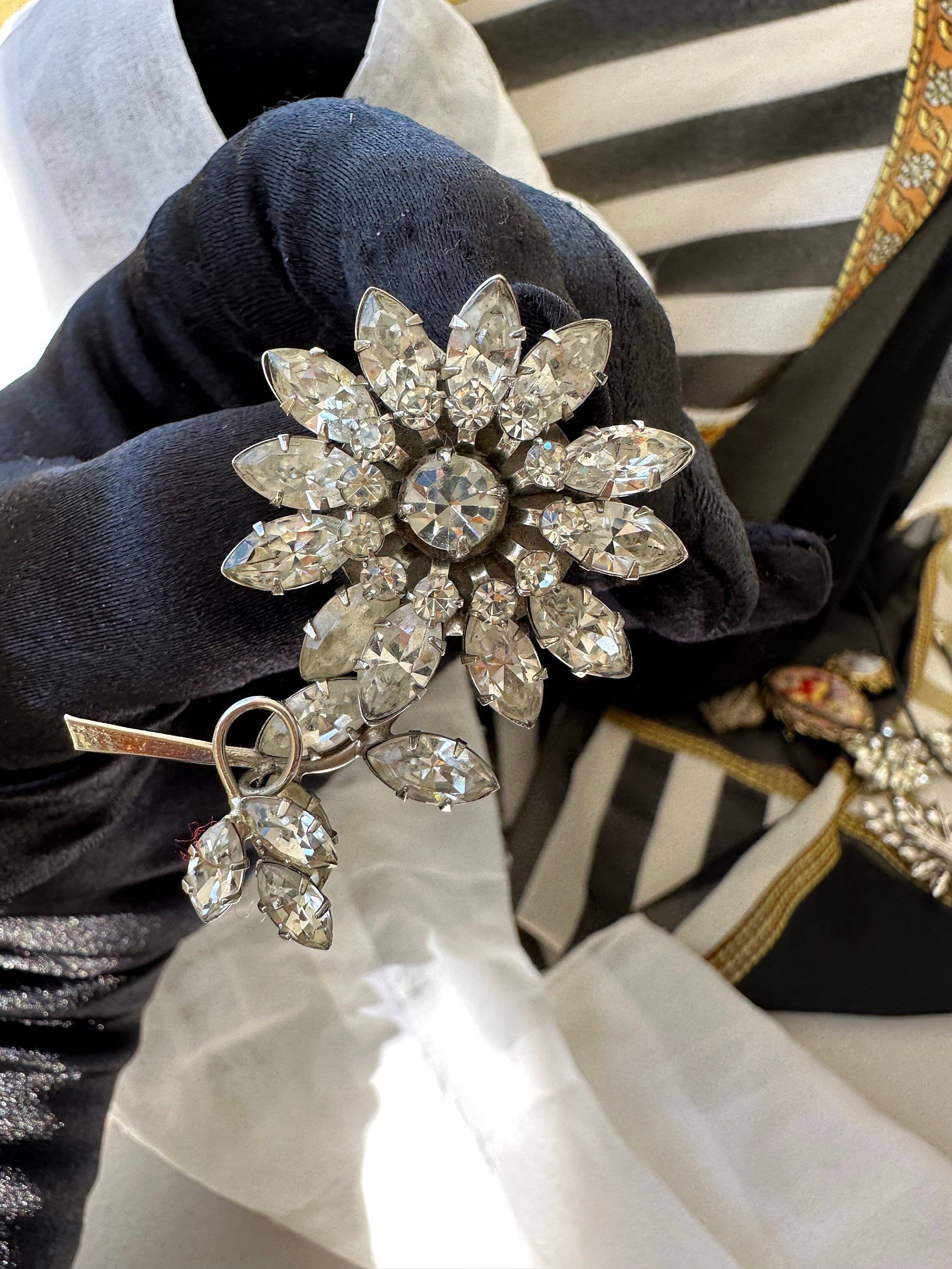 Donald online simpson brooch