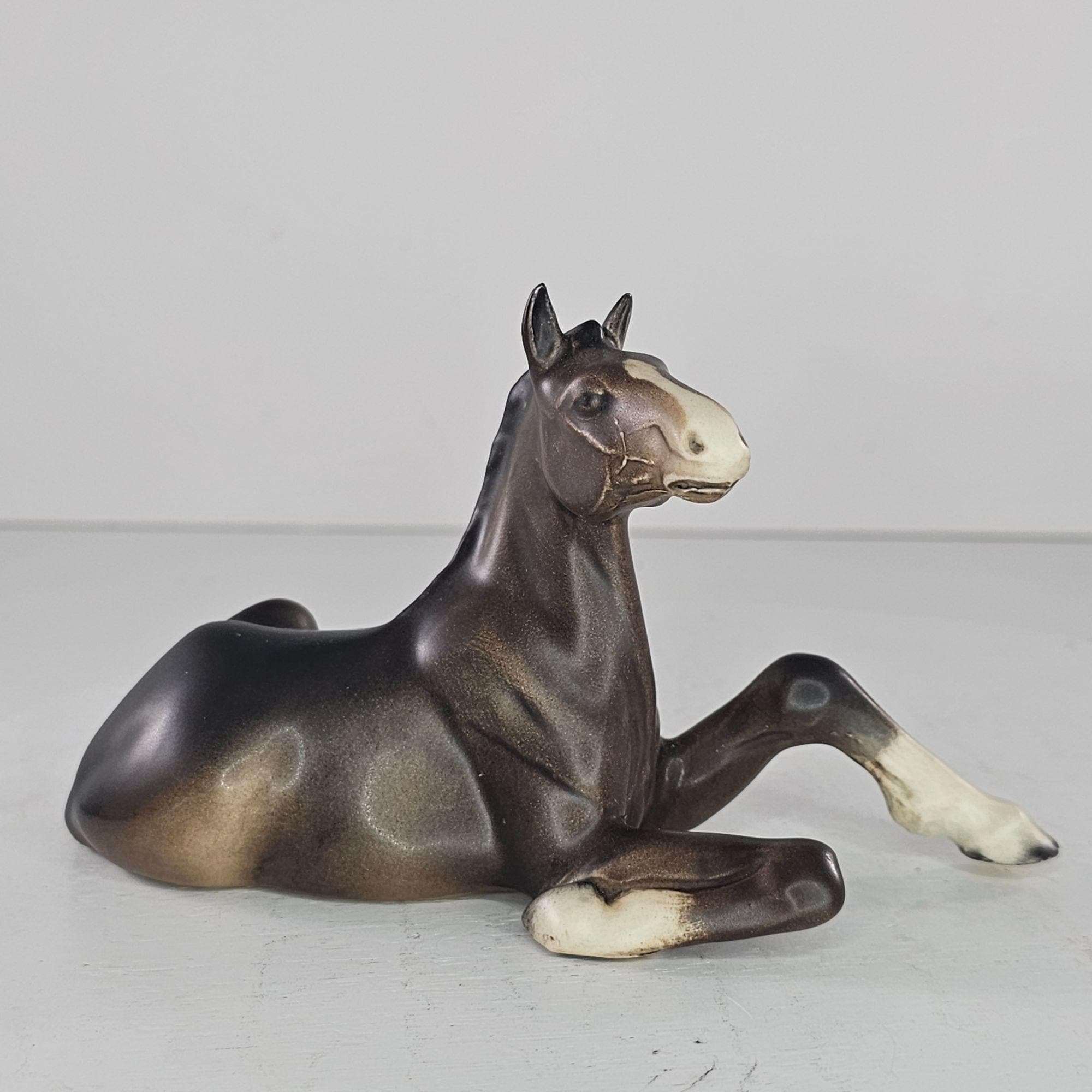 Vintage Beswick England Shire Foal Horse Lying Down Bay Figurine