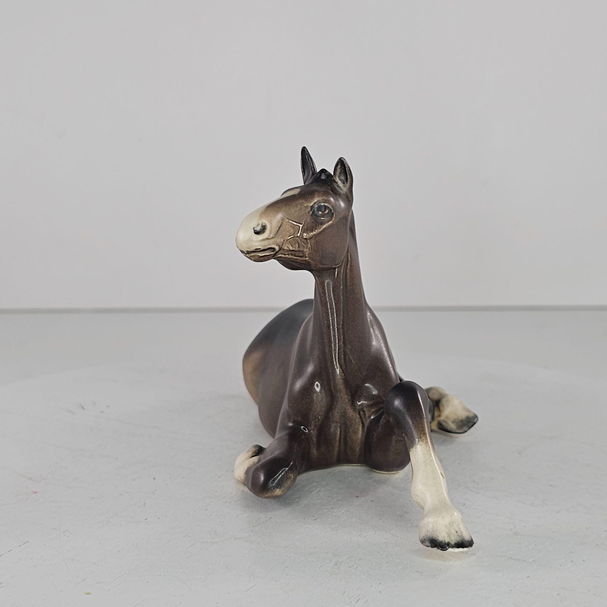 Vintage Beswick England Shire Foal Horse Lying Down Bay Figurine