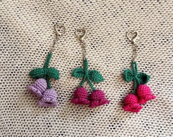 Llavero de lirio de los valles de crochet hecho a mano: adorno para bolso, accesorio para bolso, regalo para ella