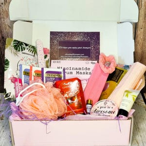 Luxury Pink Spa Gift Box - Pamper Hamper Set For her