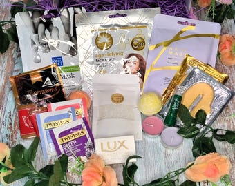 Luxury Spa Gift Hamper: Bath Bombs, Masks & Tea