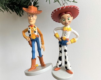 Set de 2 adornos navideños de Woody y Jessie de Toy Story 4 de Disney