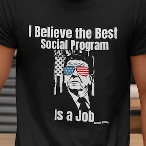 Lustiges politisches Ronald Reagan Shirt I Believe the Best Social Program Is a Job Ronald Reagan Zitat Patriotisches Geschenk für Ihn Shirt
