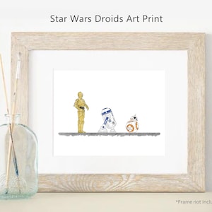 以下が含まれることがあります： スターウォーズのドロイド、C-3PO、R2-D2、BB-8の3体を描いた額入りアートプリント。 ドロイドは、黄色、青、白、オレンジのアクセントでミニマリストスタイルで描かれています。 プリントは白い背景にあり、明るい色の木製フレームに入っています。