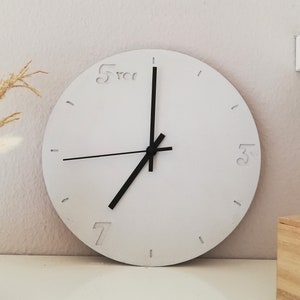 Wanduhr mit Ziffern aus Weißbeton, verschiedene Designs und Farben Bild 8