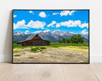 Still Standing Proud - Barn with Tetons Afbeelding beschikbaar als print, canvas, hout, metaal of acryl om je huis mee te decoreren of als mooi cadeau.