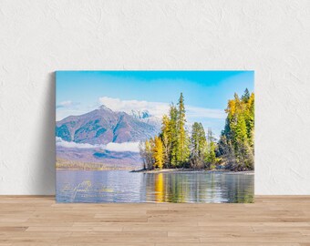 Autumn Tranquility - Autumn Trees on the Beach-foto beschikbaar als print, canvas, hout of acryl om je huis mee te decoreren of als cadeau om te delen