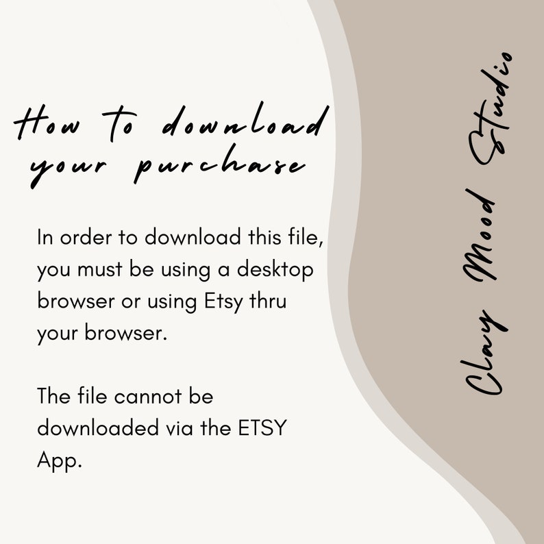 Op de afbeelding: Tekst op een witte achtergrond met een bruine en witte abstracte vorm in de hoek. De tekst luidt: "Hoe je je aankoop kunt downloaden. Om dit bestand te downloaden, moet je een desktopbrowser gebruiken of Etsy via je browser gebruiken. Het bestand kan niet worden gedownload via de ETSY-app. Clay Mood Studio."