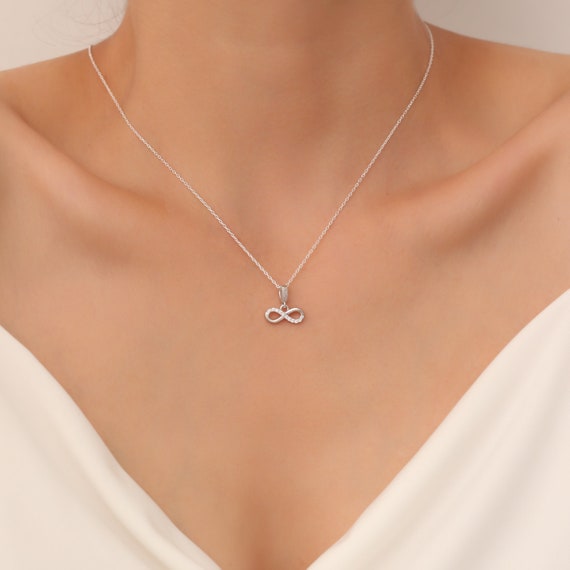 Collana in argento sterling con cuore infinito e zirconi cubici