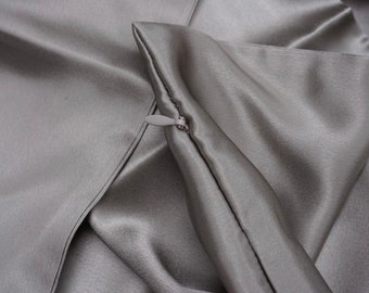 22 Momme Mulberry Silk Pillowcase, Standard Queen, Hidden Zipper