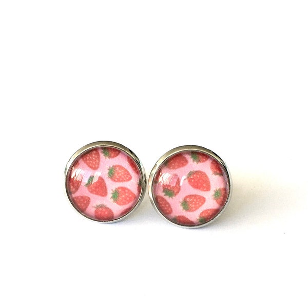 Boucles d'oreille fraises puces cabochon, verre à motifs