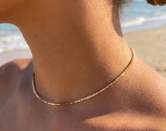 Collier perles Miyuki dorées et beige – Collier minimaliste femme – Colliers ras de cou – Collier fin or moutarde bohème chic