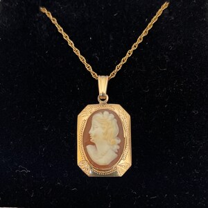 Cameo pendant