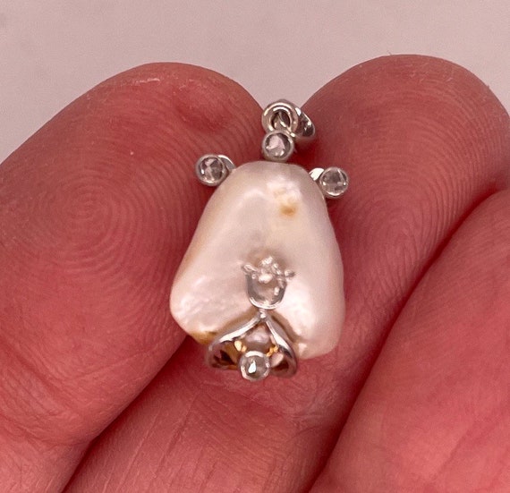 Antique 14kt pearl and diamond pendant - image 2