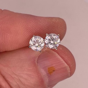 1 Ct diamond stud earrings