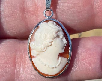 Shell  cameo pendant